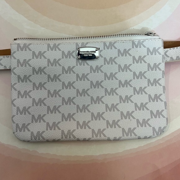 Michael Kors Accessories - MICHAEL KORS SIGNATURE FANNY BAG WAIST FANNY PACK